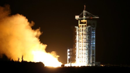 chinese-quantum-satellite-rocket